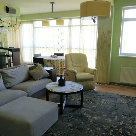 Modern Spacious Flat In Quiet Center Of *