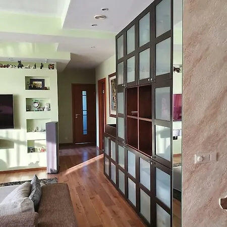 Modern Spacious Flat In Quiet Center Of