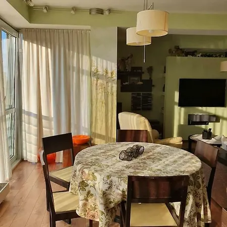 דירה Modern Spacious Flat In Quiet Center Of