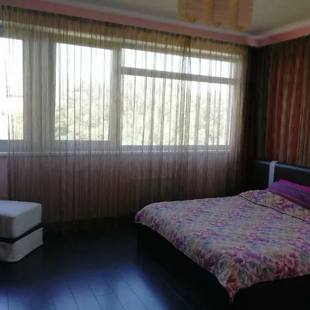 Modern Spacious Flat In Quiet Center Of דירה *